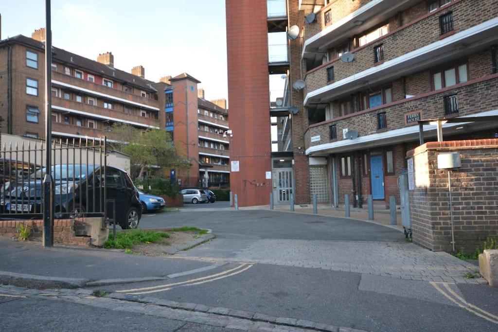 Lovely 4 Bedroom Apartment Close To The City Walking Distance From The Rivere View Londra Esterno foto