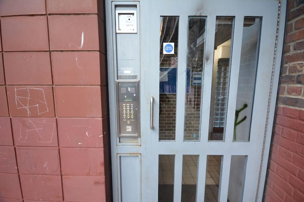 Lovely 4 Bedroom Apartment Close To The City Walking Distance From The Rivere View Londra Esterno foto