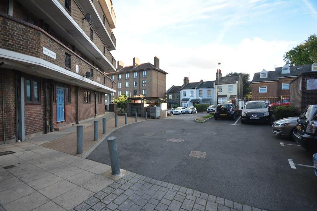 Lovely 4 Bedroom Apartment Close To The City Walking Distance From The Rivere View Londra Esterno foto