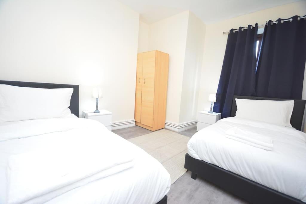 Lovely 4 Bedroom Apartment Close To The City Walking Distance From The Rivere View Londra Esterno foto