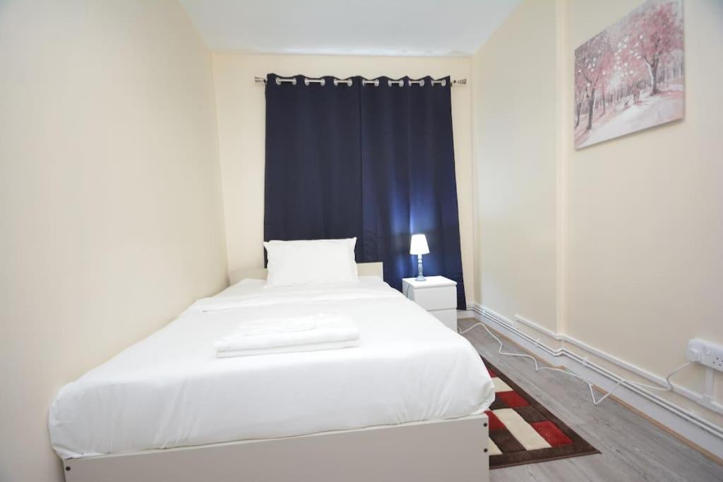 Lovely 4 Bedroom Apartment Close To The City Walking Distance From The Rivere View Londra Esterno foto