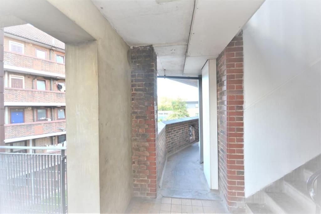 Lovely 4 Bedroom Apartment Close To The City Walking Distance From The Rivere View Londra Esterno foto