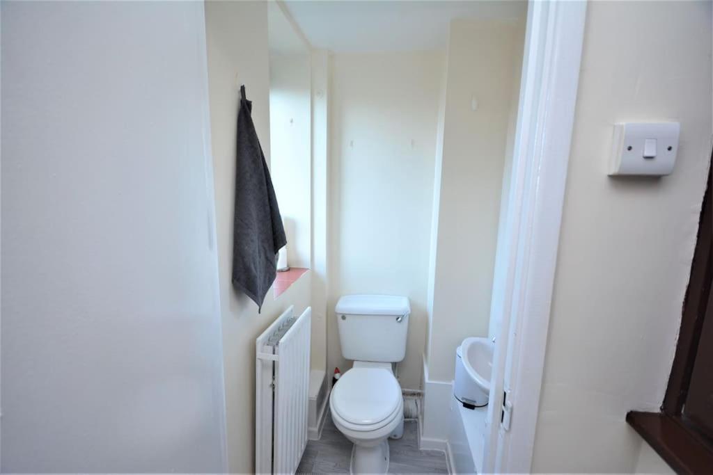 Lovely 4 Bedroom Apartment Close To The City Walking Distance From The Rivere View Londra Esterno foto