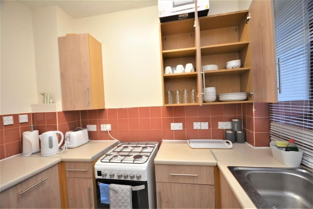 Lovely 4 Bedroom Apartment Close To The City Walking Distance From The Rivere View Londra Esterno foto