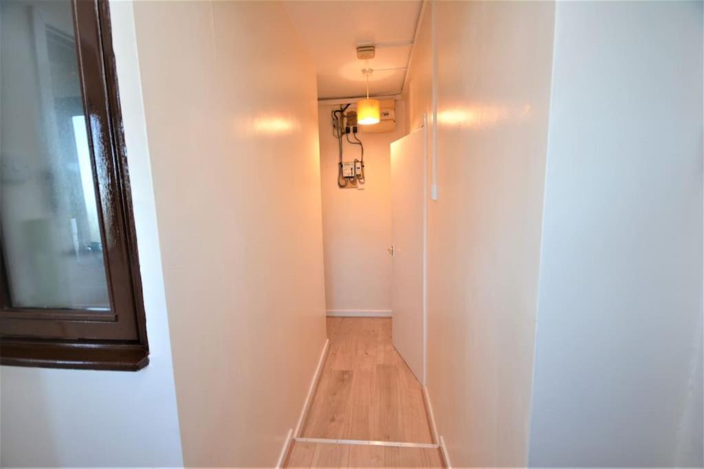 Lovely 4 Bedroom Apartment Close To The City Walking Distance From The Rivere View Londra Esterno foto