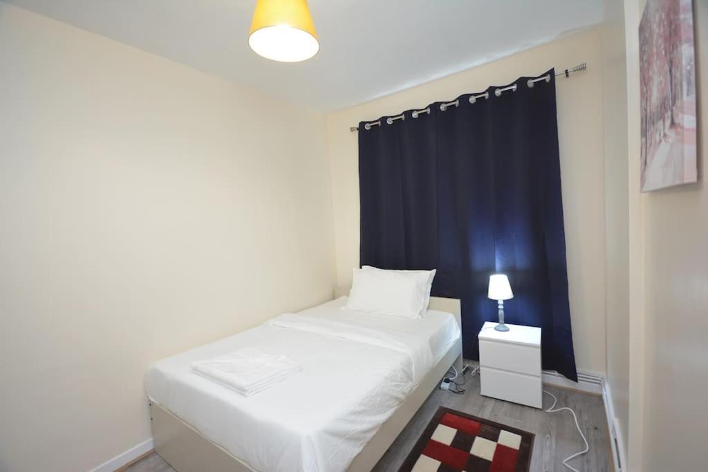 Lovely 4 Bedroom Apartment Close To The City Walking Distance From The Rivere View Londra Esterno foto