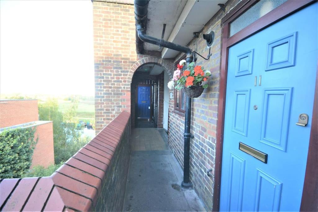 Lovely 4 Bedroom Apartment Close To The City Walking Distance From The Rivere View Londra Esterno foto
