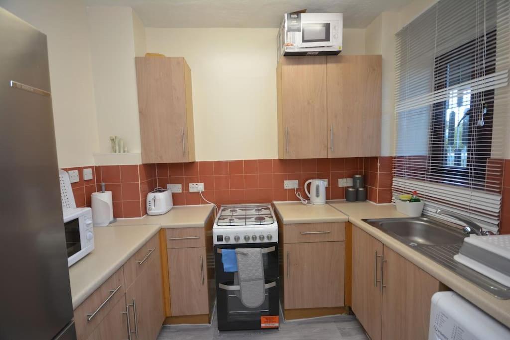 Lovely 4 Bedroom Apartment Close To The City Walking Distance From The Rivere View Londra Esterno foto